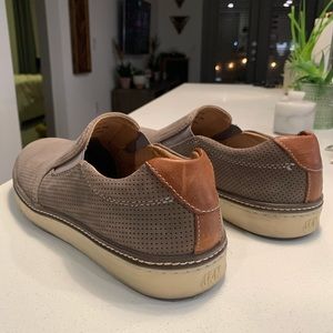 Johnston & Murphy Grey Sheepskin Slip Ons Size 10